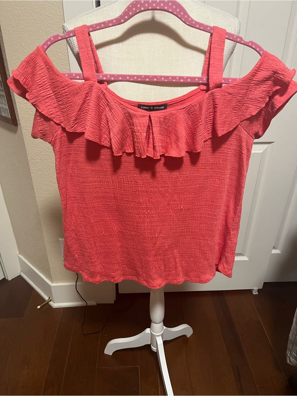 Cable & Gauge Coral Ruffle Cold-Shoulder Crop Top